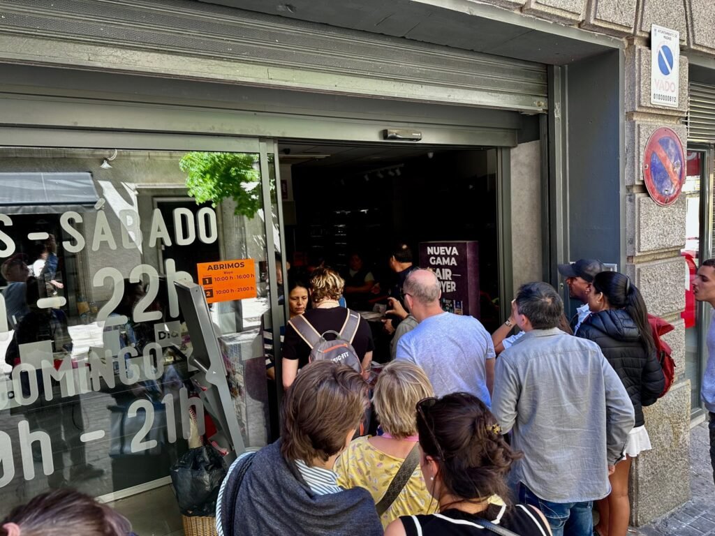 The queueing for rations began -> cash only! 