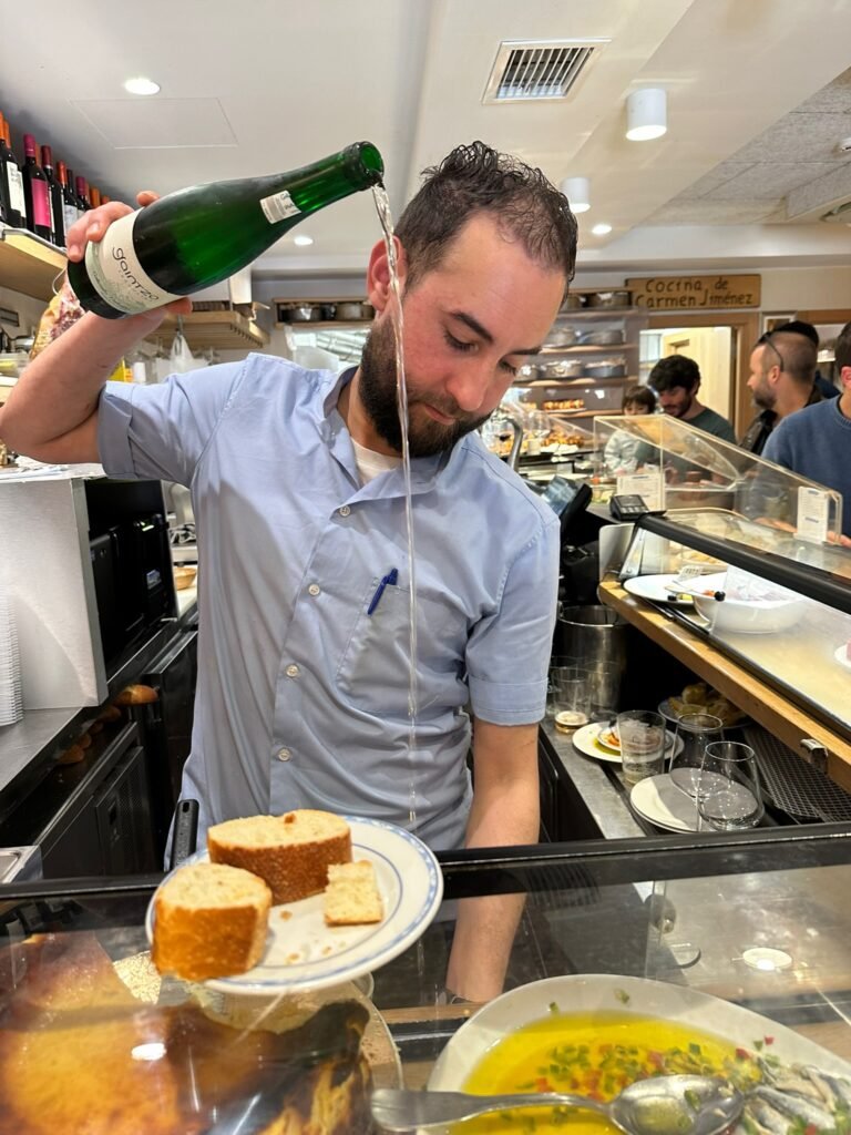 Pouring sidra 