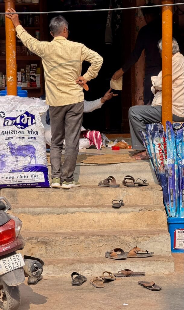 Life on Mandawa's main street 