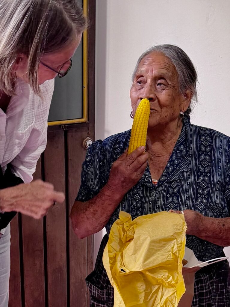 Joan brought Doña Viviana  a gift of her own creation!